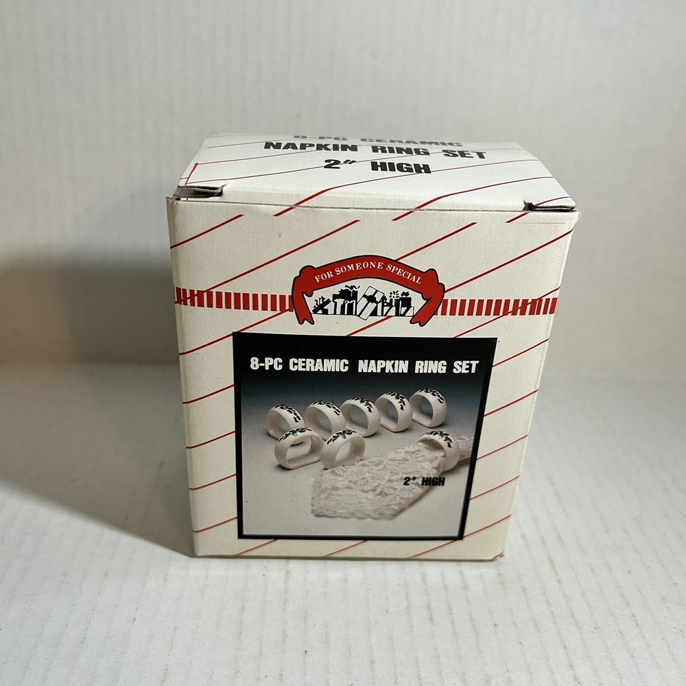 Vintage Christmas‎ Ceramic Napkin Rings Set of 8 White Porcelain Holly Berry